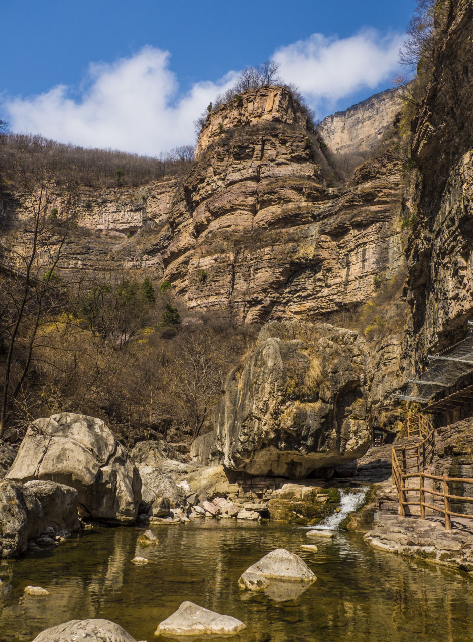 桃花谷 桃花谷风景区是太行大峡谷中的一个山谷,也是太行大峡谷景区的