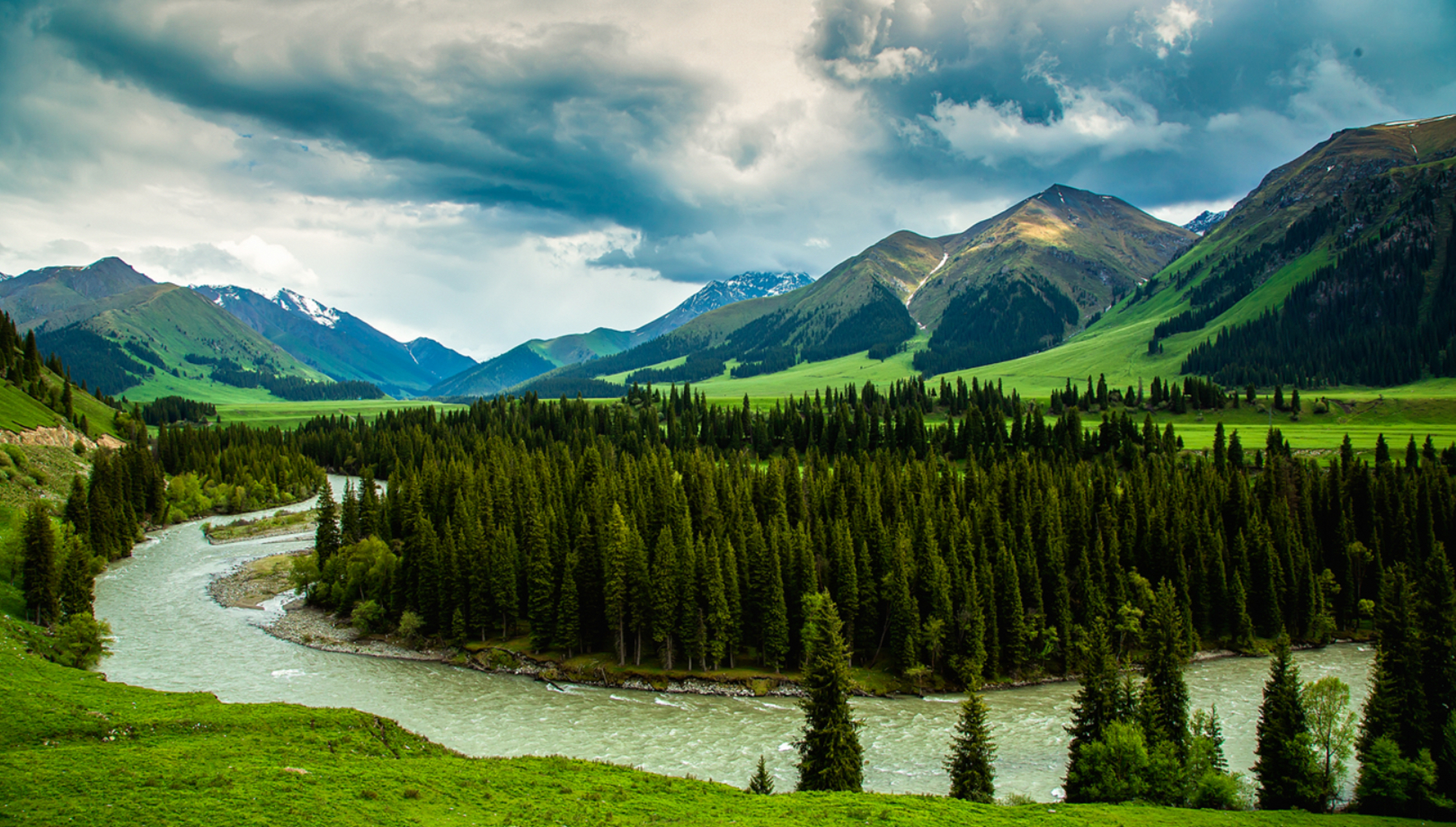 站在山峰之巅,我放飞了自我,与天地合一.