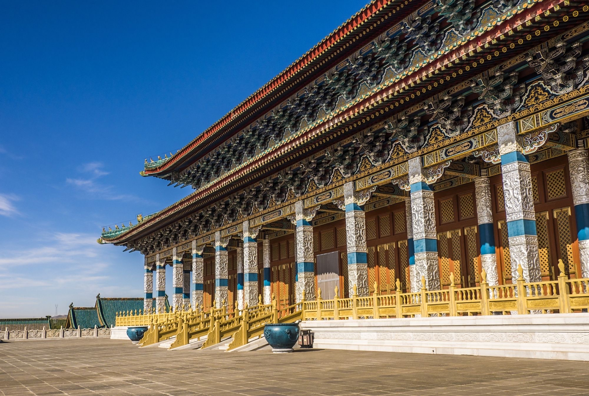 蒙古源流旅游区坐落于鄂尔多斯伊金霍洛旗,规划面积8平方公里,于2016