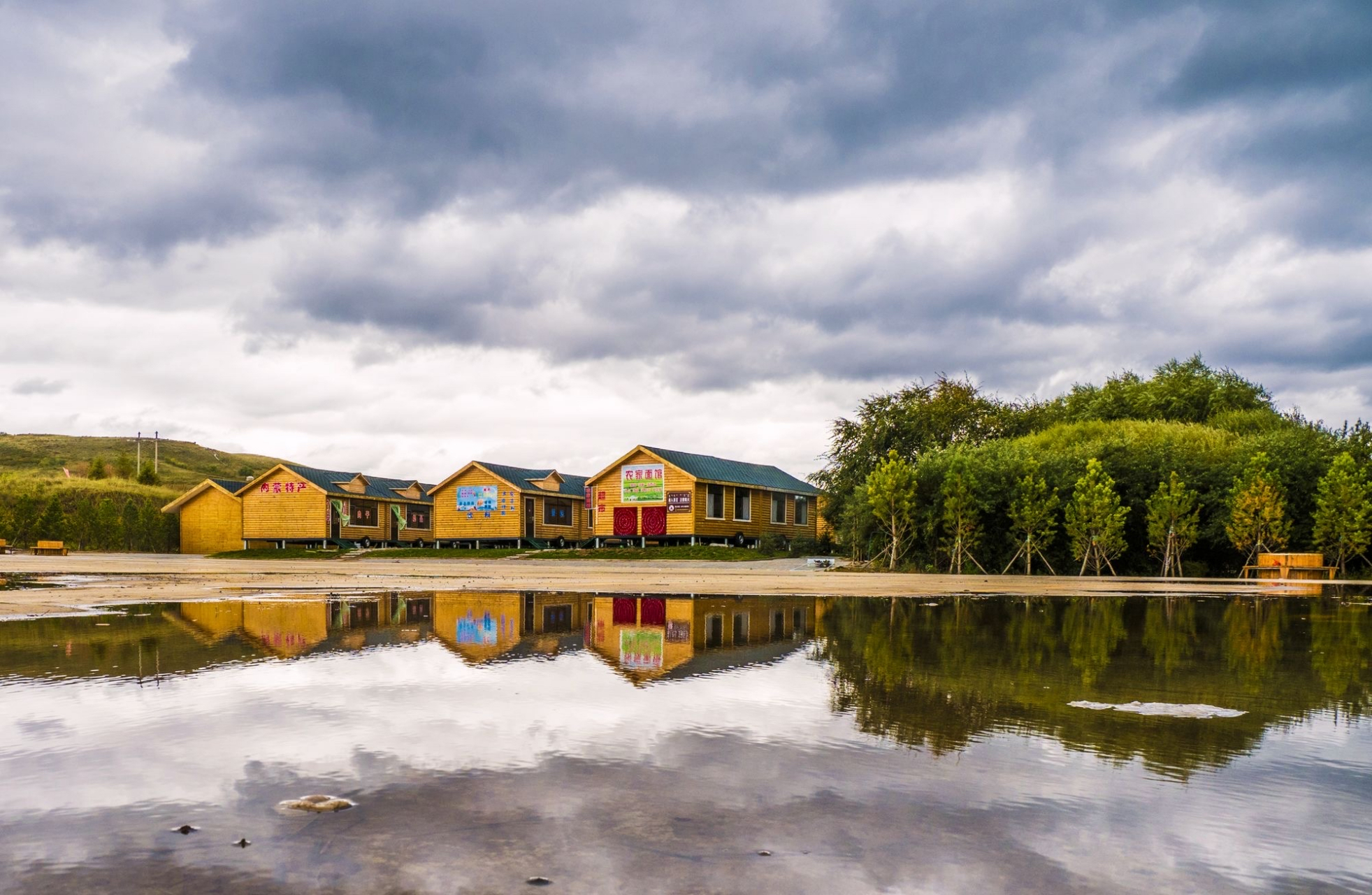 多伦湖位于多伦县滦源镇境内,距县城16公里.