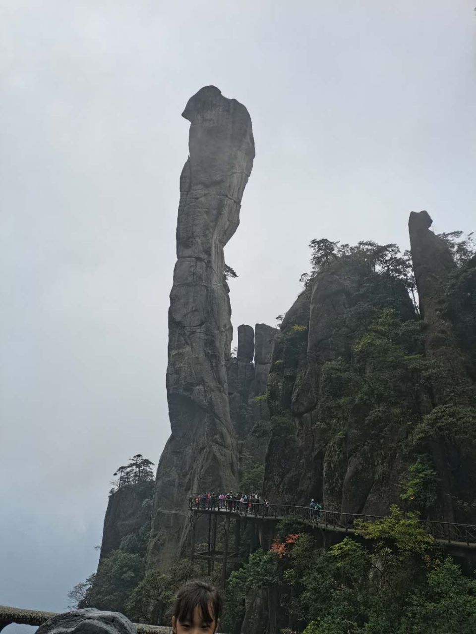 江西三清山巨蟒峰,高度128米,大自然的巨作.