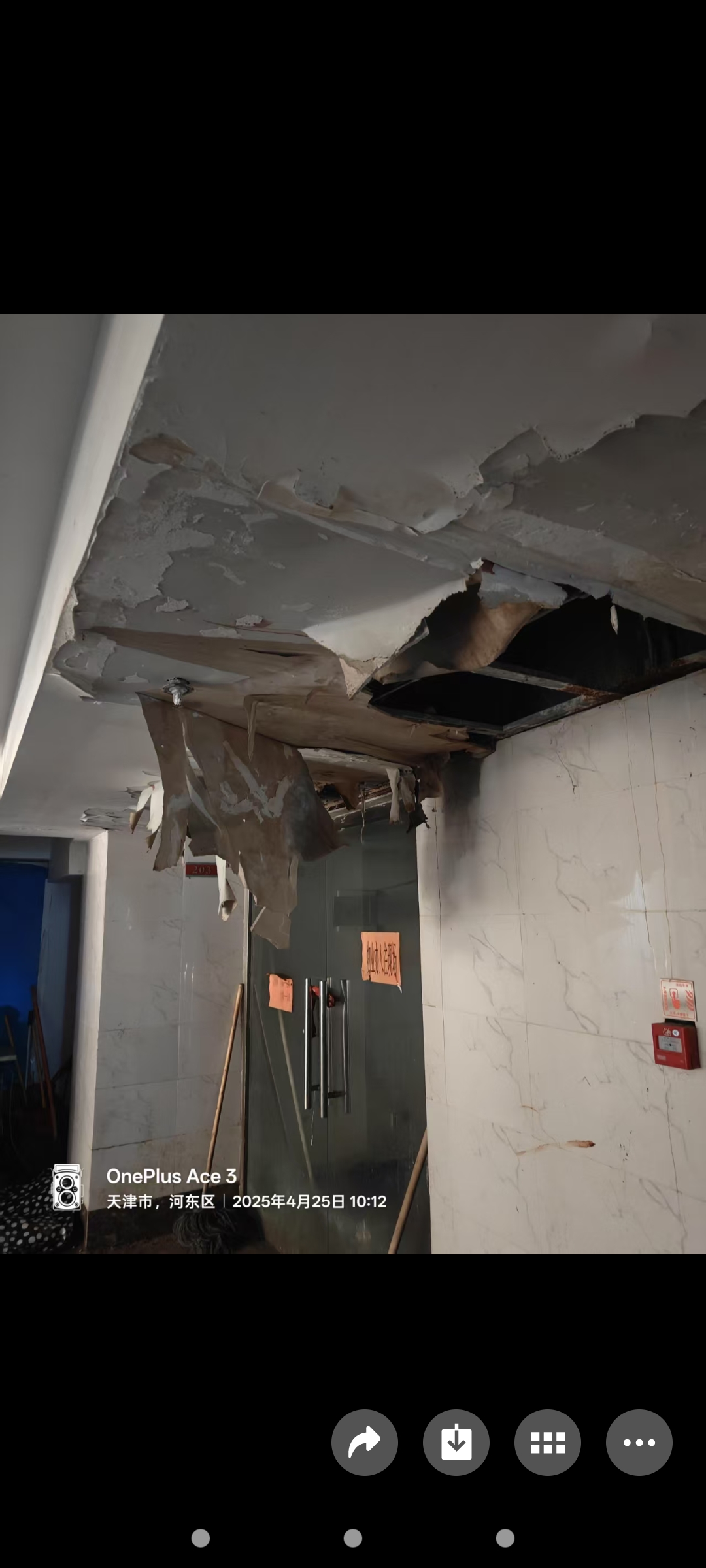 我们是天津市河东区大王庄卓越浅水湾的818户商铺业主,正经历着一场