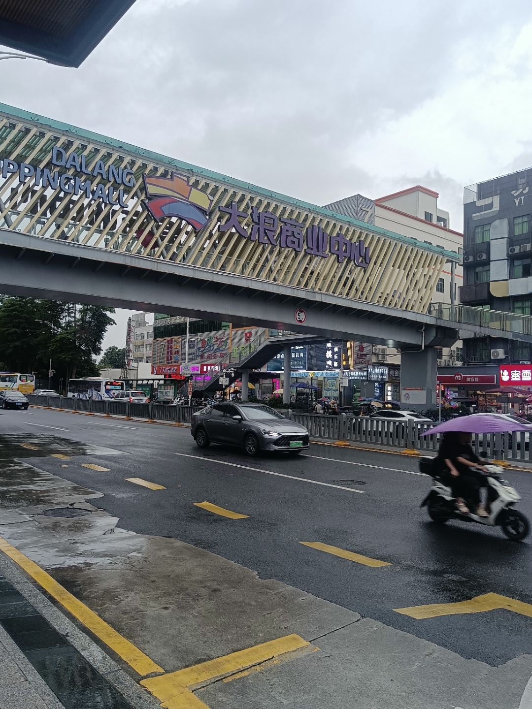 经过时代的变迁,如今变成了大浪商业中心,这里留下了无数打工人青春和