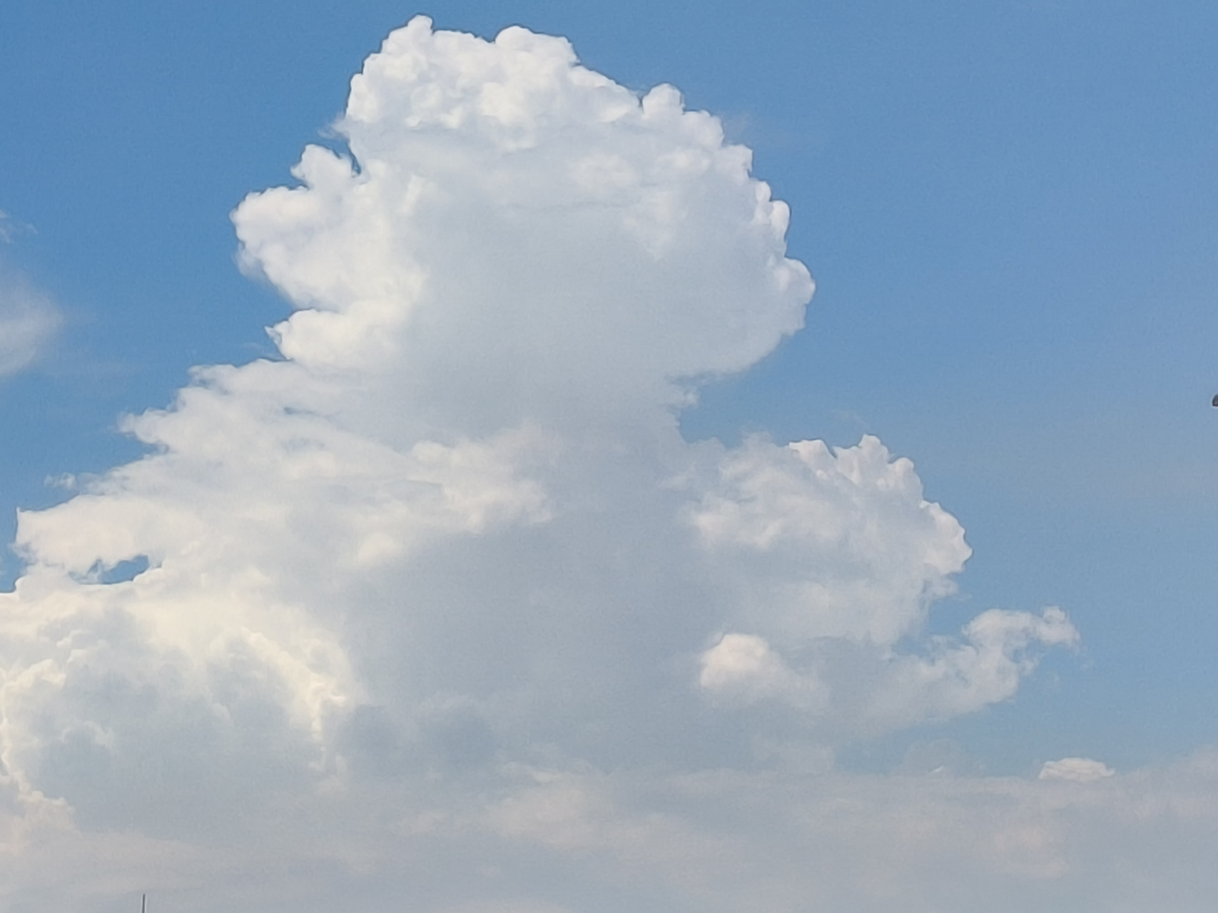 是棉花糖哎 是动漫里的天空 #云# #天空# #壁纸# #遇见好风景# #夏天
