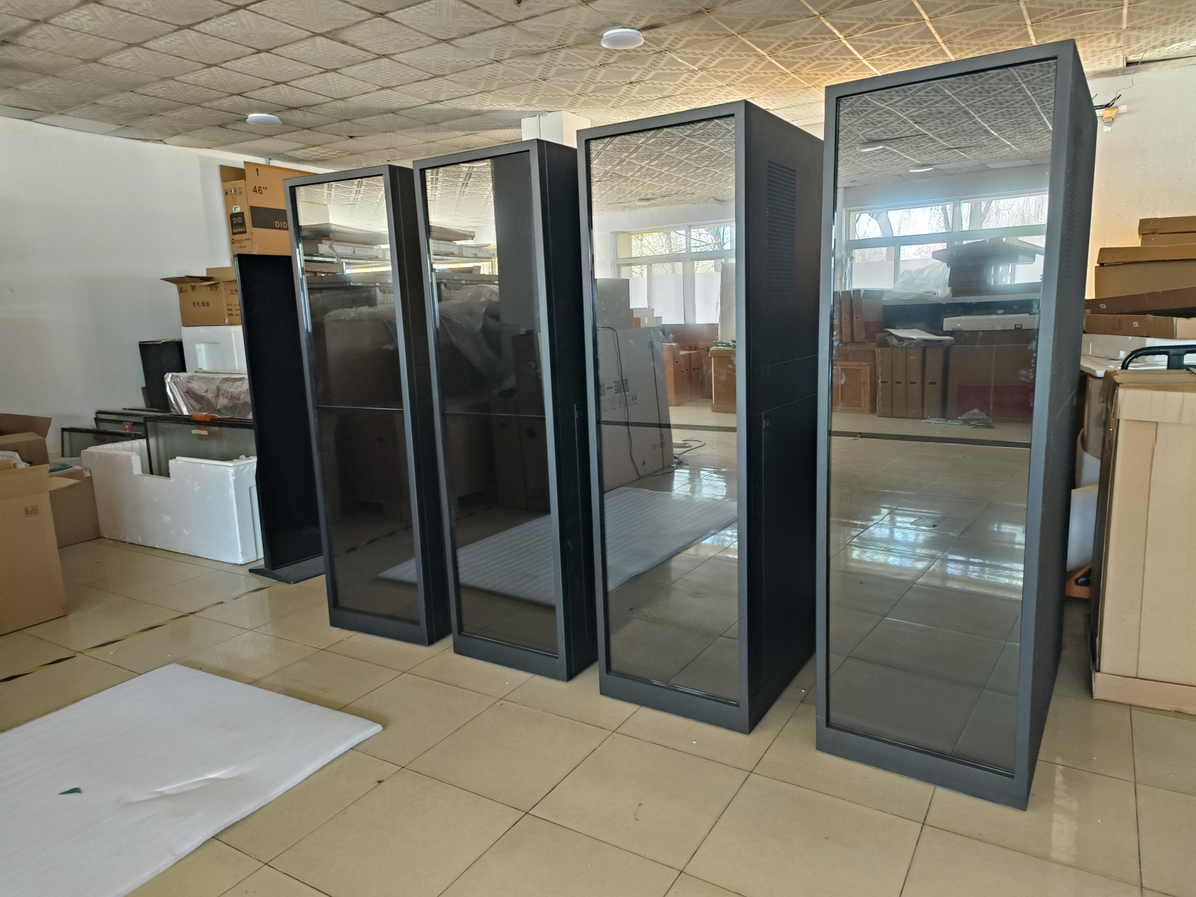 壁挂一体机   透明展示柜   服务器