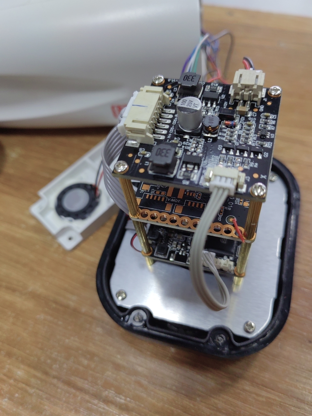 无线摄像头的内部结构,宛如精密的机械心脏,错综复杂的电路如同血脉般