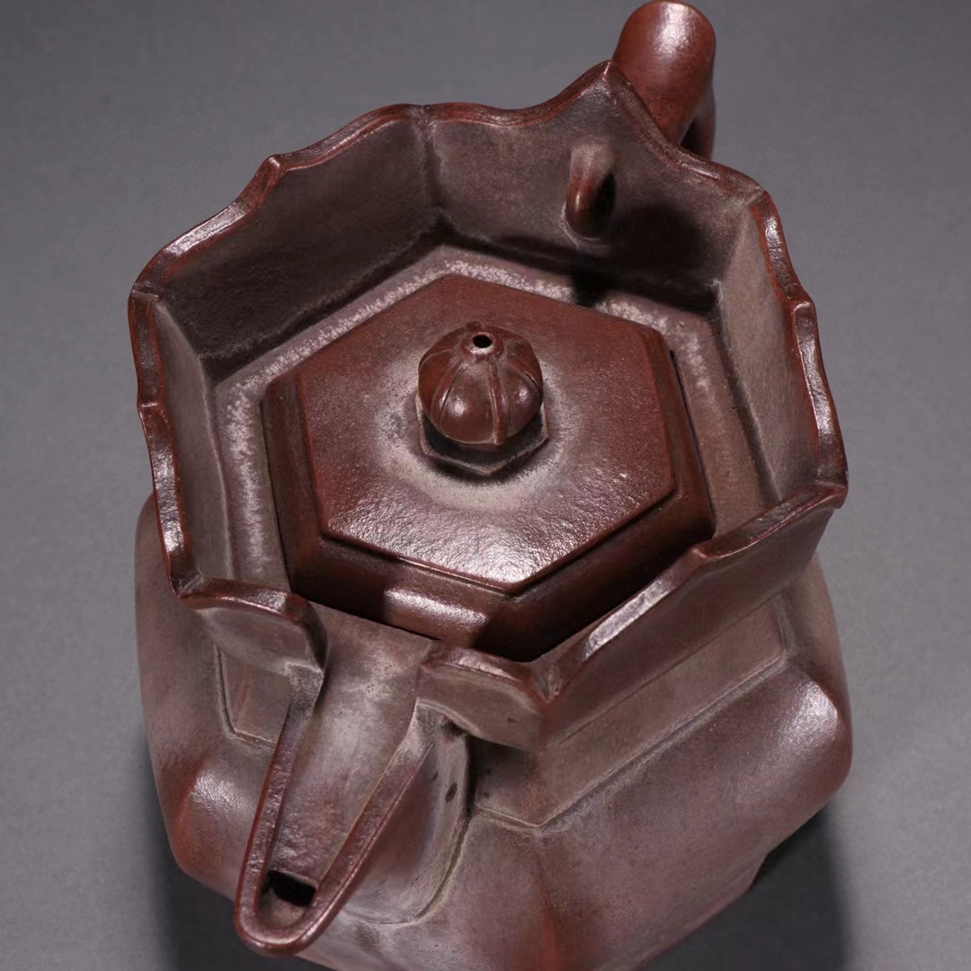 时大彬制 老紫砂僧帽壶. 规格:高12㎝宽17㎝