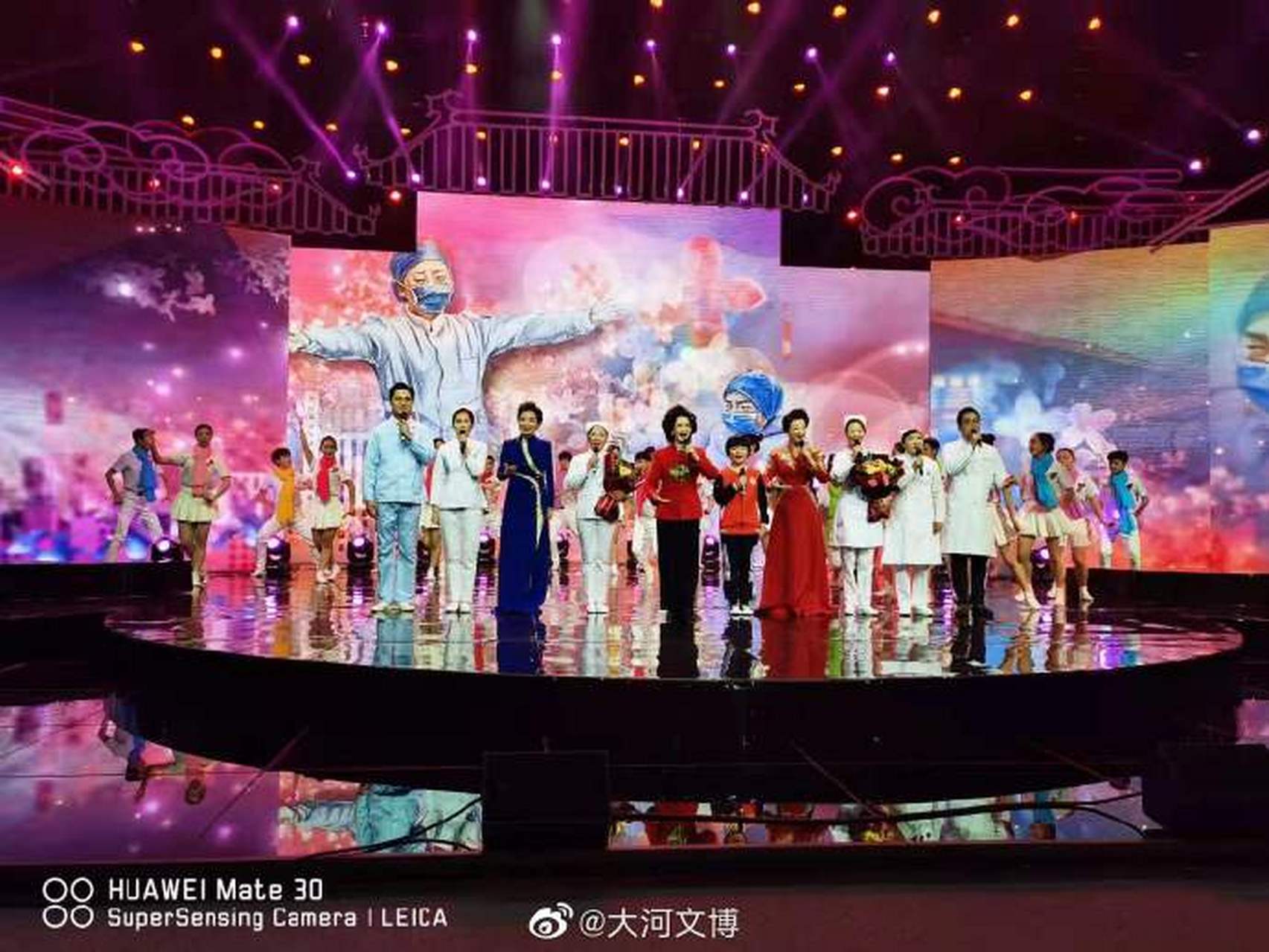 观河南春晚有感     作者  张艳哲  白衣执甲党英明 不惧魔邪显赤诚