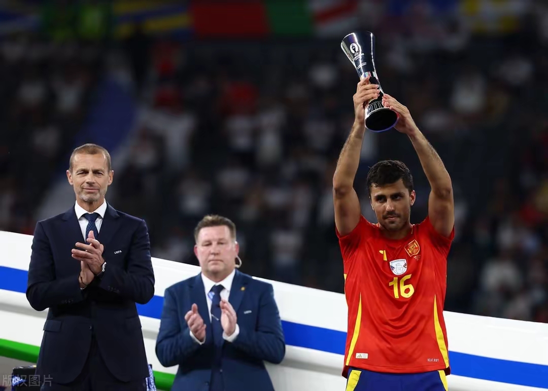 足球梦想家们的争夺,谁将成为最终的赢家? 足球梦想家们的争夺,谁将成为最终的赢家?