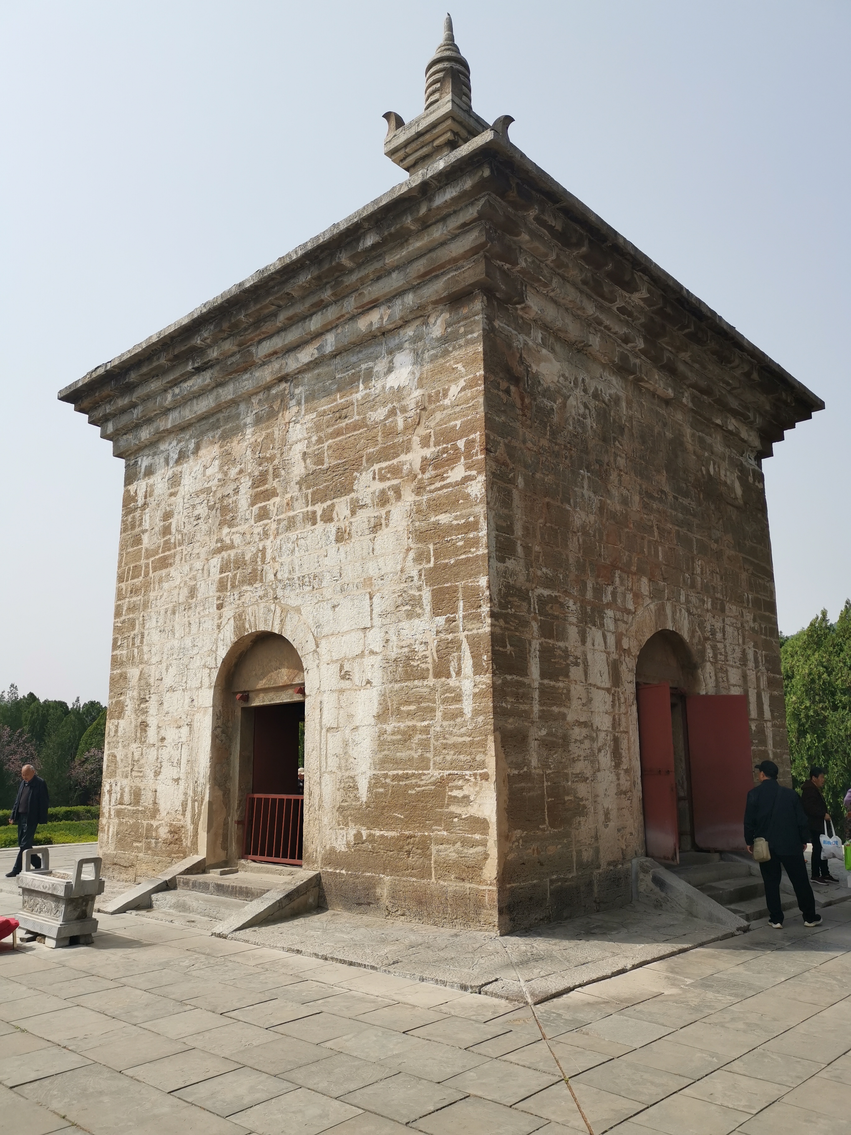 春明景和,游济南柳埠四门塔