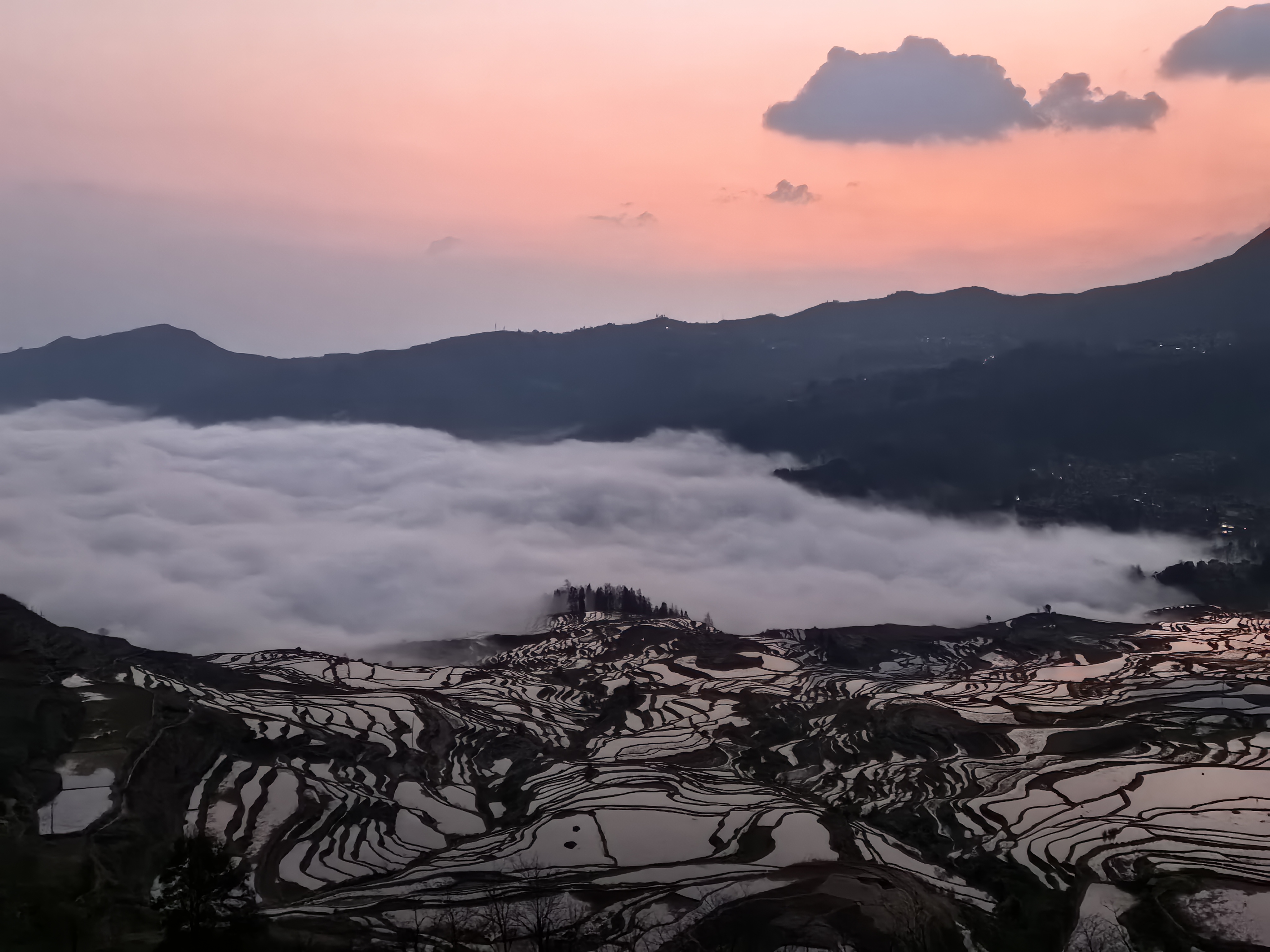 今天走进云南元阳梯田:千百年来哈尼人呈现的大地