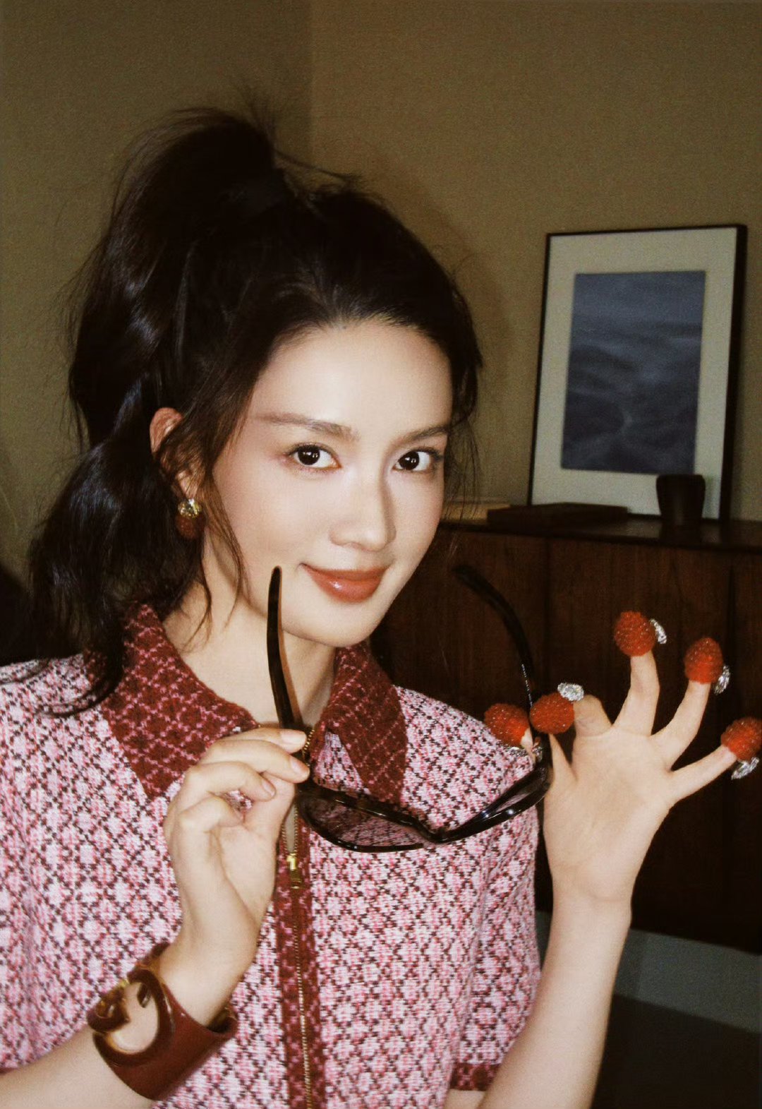 李沁也算是这几年电视剧的高产女主角