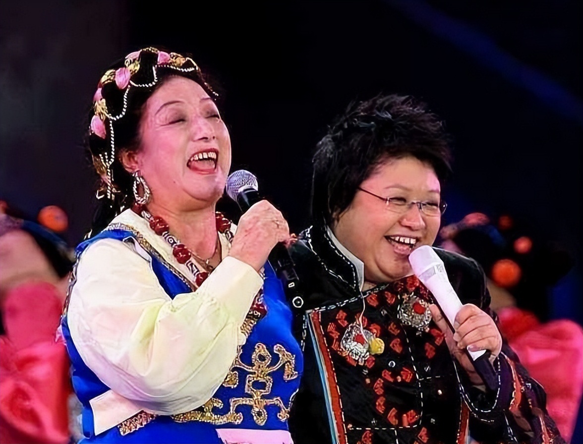 不是雍熙去世,真的不知道韩红原来那么像妈妈,韩红一直很低调,唱着最