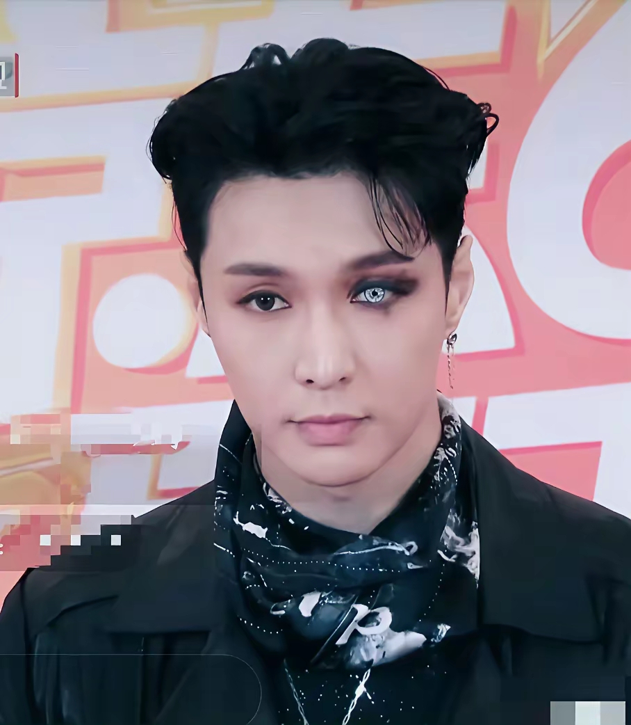 张艺兴在干什么?