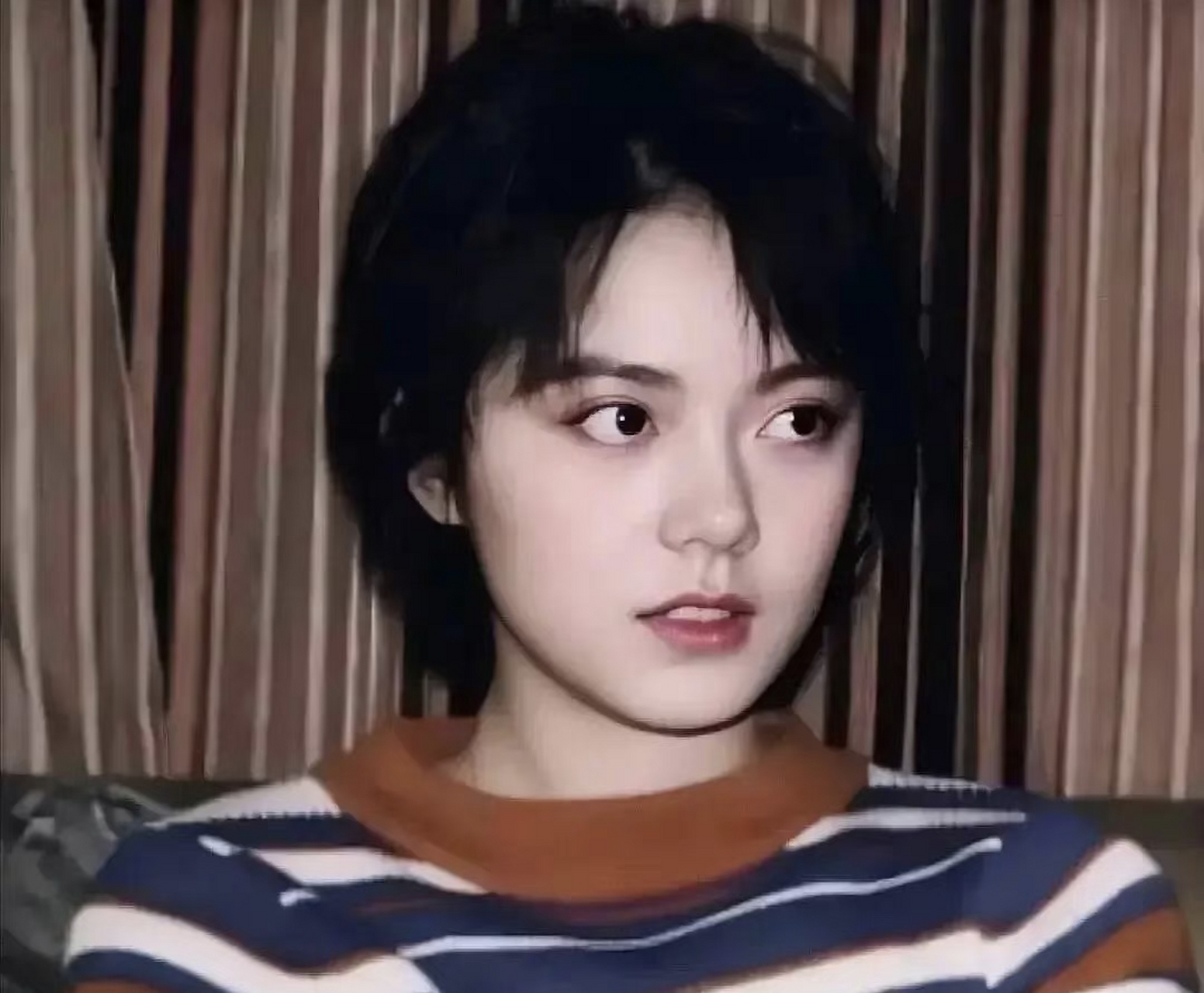 第一次见赵今麦这个短发造型,看着很精神的样子