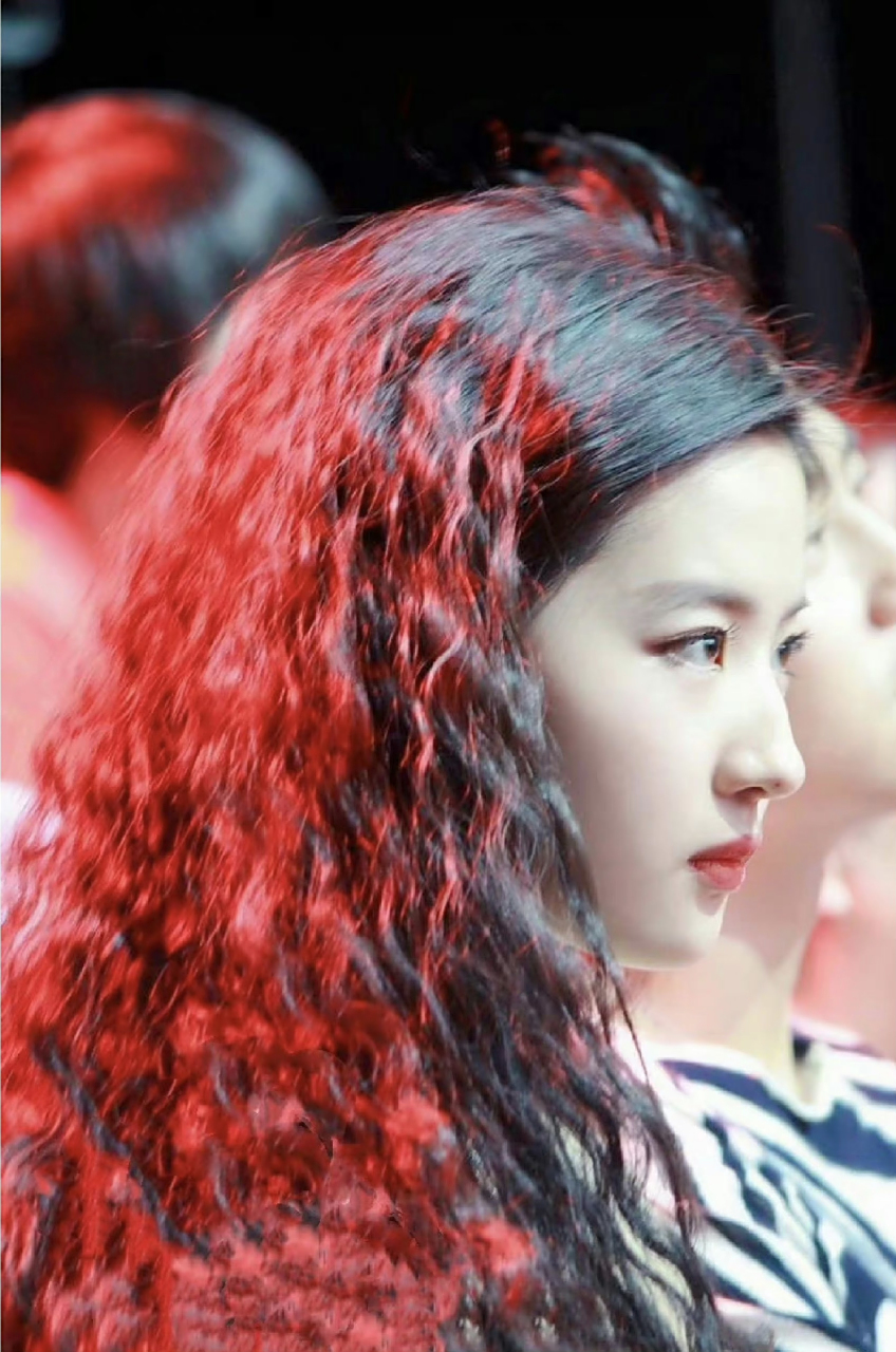 刘亦菲卷发的魅力所在