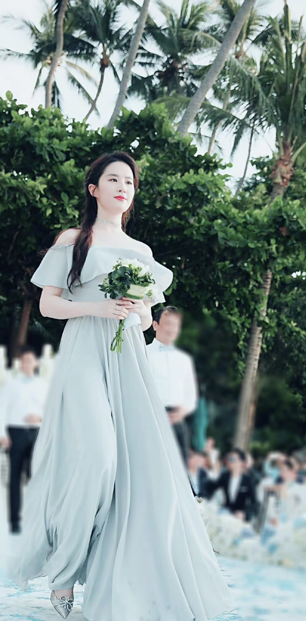 刘亦菲给朋友当伴娘,这应该是圈里的最美了