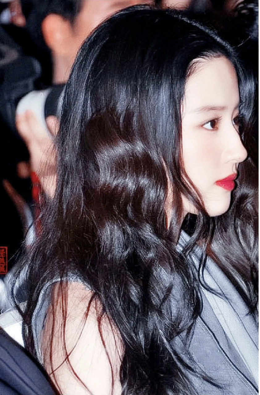 刘亦菲卷发的魅力所在