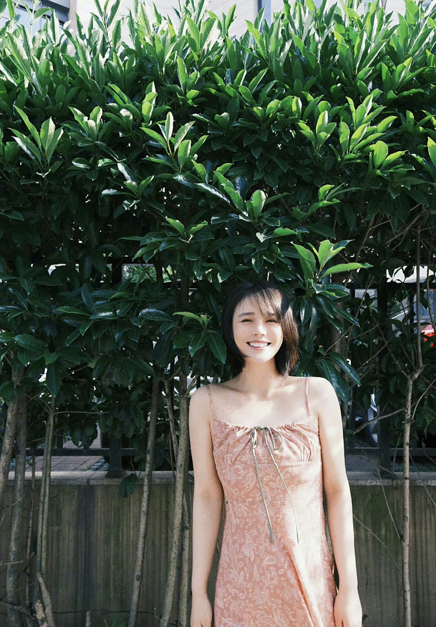 这是什么时候的马思纯,这短发俏皮的小表情也太可爱了