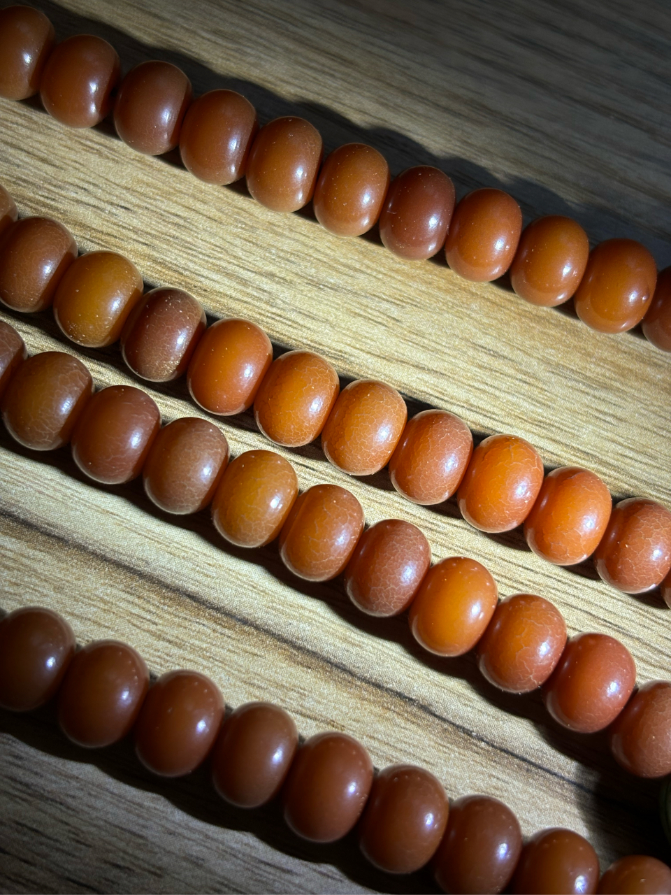 自己泡的朱砂供白玉菩提.已经开裂了.