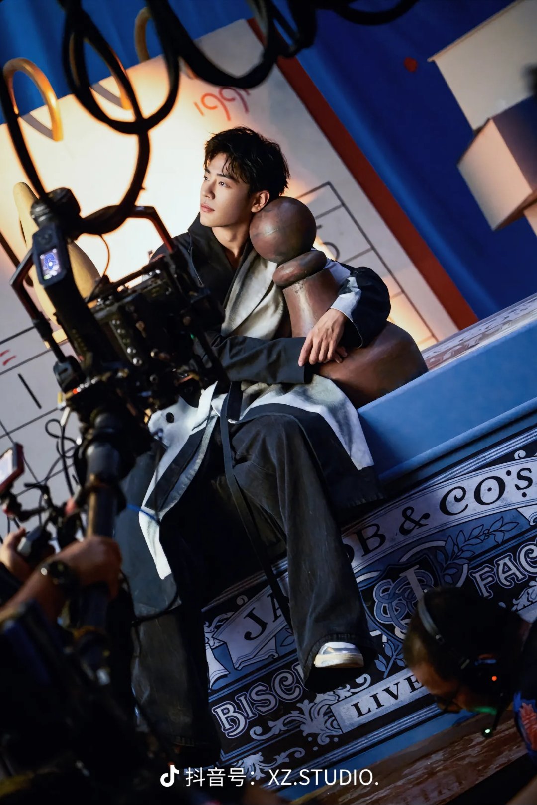 我还以为qq只给肖战新专辑制作了播放器皮肤,那样的话,我也觉得黑得还