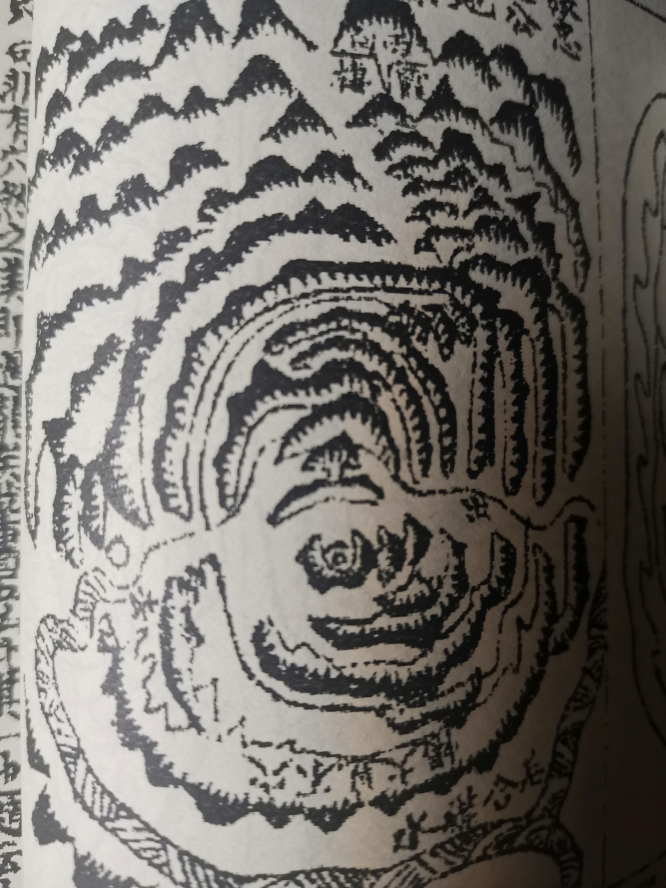 些图为骑龙格的倒骑龙大贵格 骑龙穴格中有很多骑龙格,如顺骑,倒骑