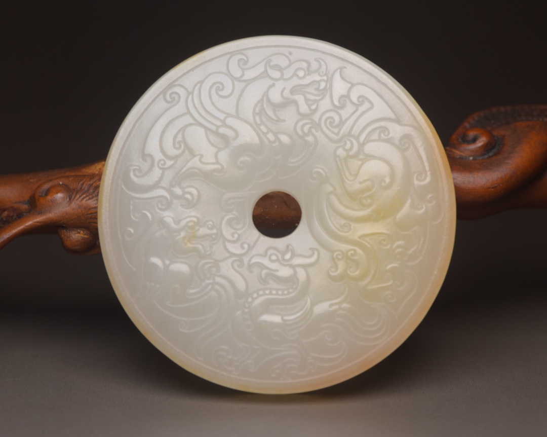 珍藏清代和田玉龙凤佩     玉质温润细腻,沁色自然,刀功老道,皮壳包浆