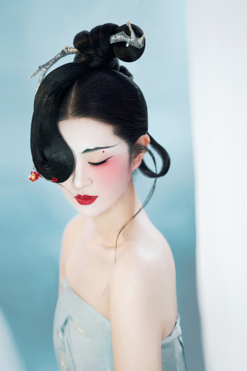 汉服创意国风创作—《梅韵》 #化妆学校# #化妆培训# #化妆# #东田