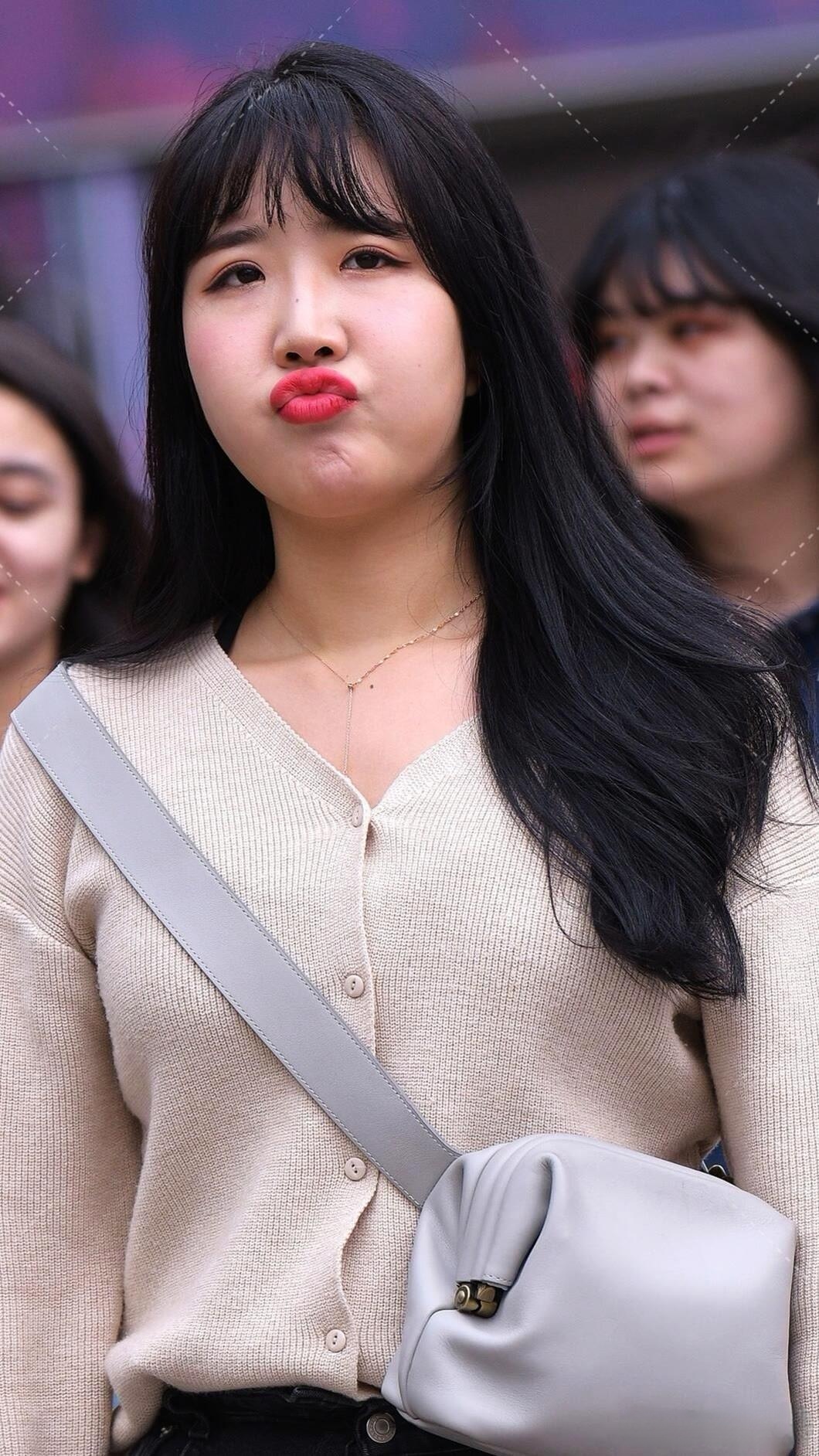 妹子这样嘟嘟嘴,会让人欲罢不能啊