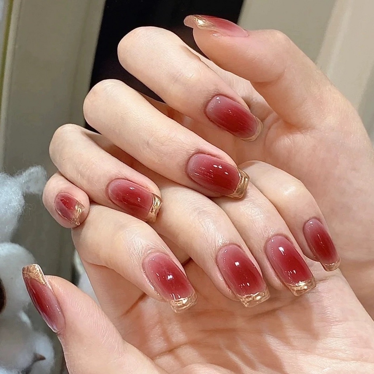 看这淡肉粉色的法式美甲,简直让人爱不释手!