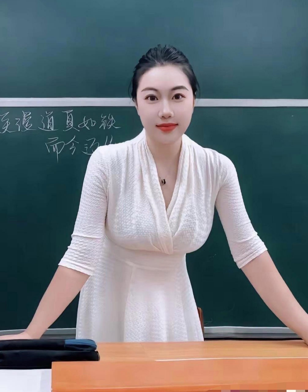 什么是美女教师图片