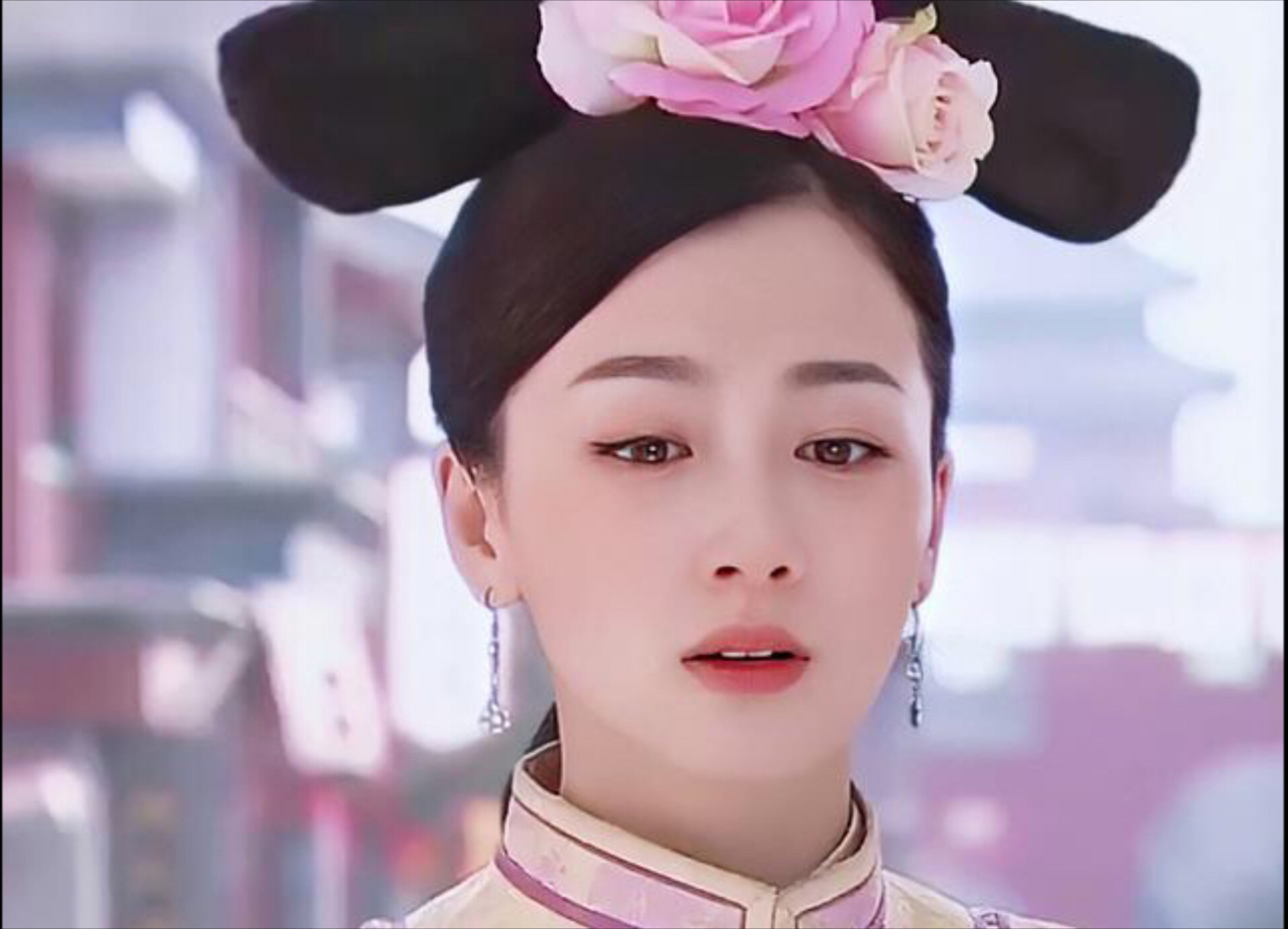 步步惊心每个女性角色都十分出彩,哪怕是只有几个镜头的皇后.