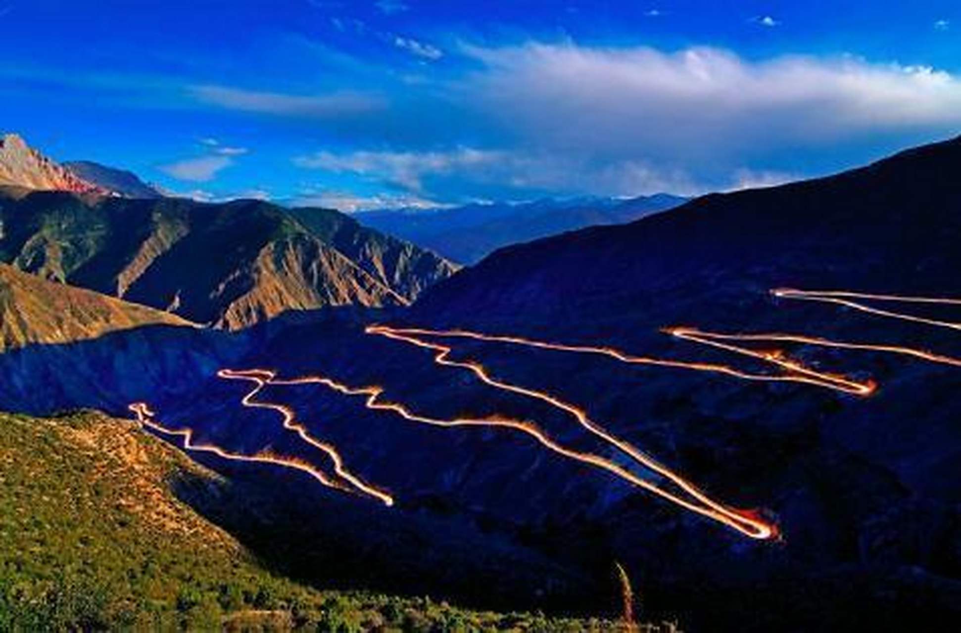 独有的风景线"318国道"                     被誉为中国"最美风景线"