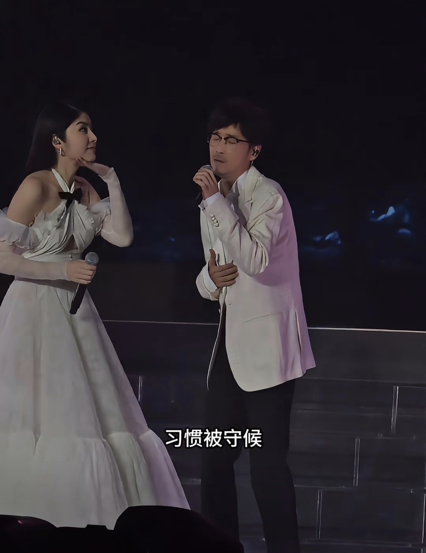 陈慧琳周传雄《记事本》演唱会掀回忆潮,歌声唤醒青春岁月!