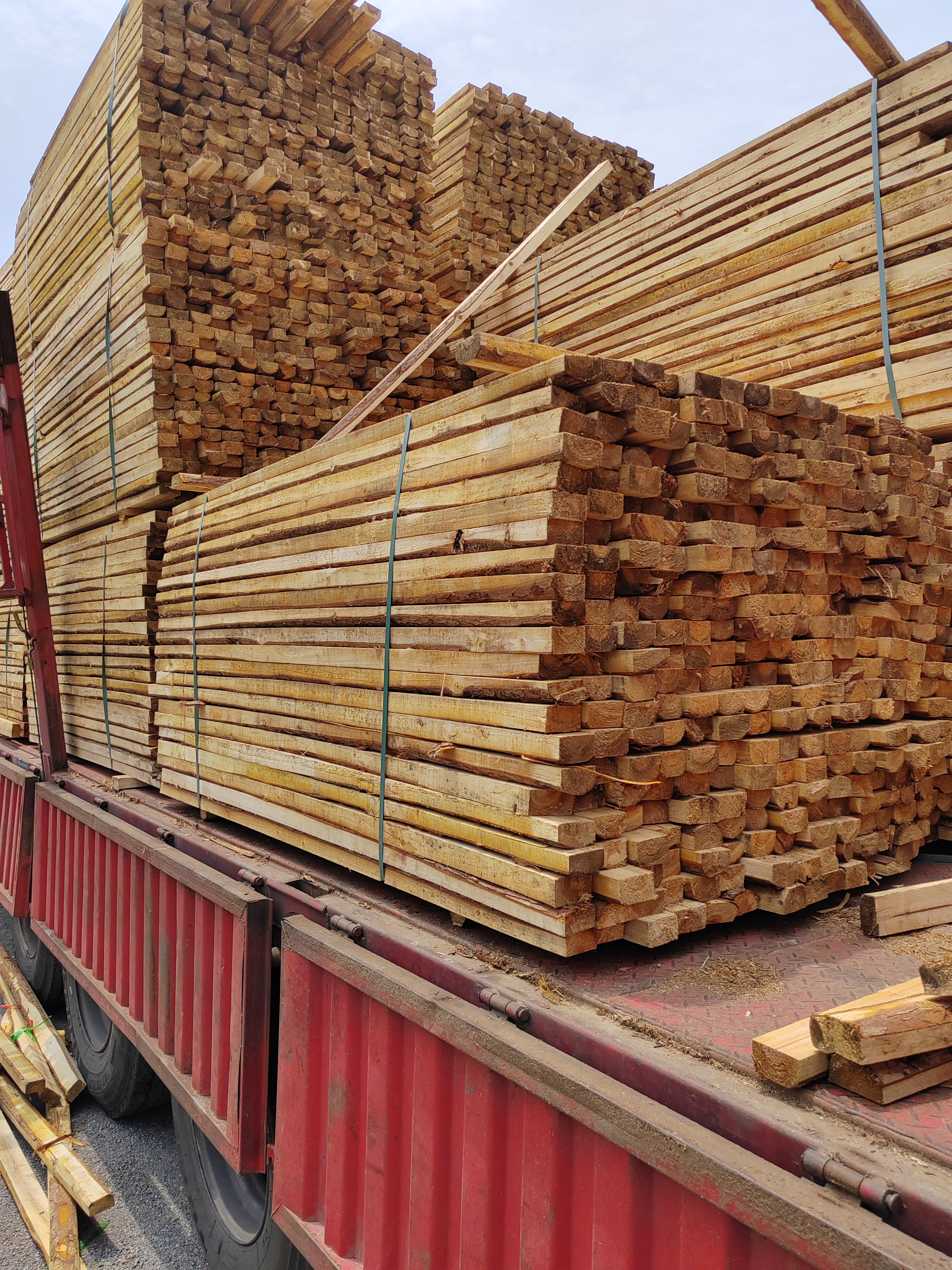 建筑模板木方批发零售,回收二手模板,方木