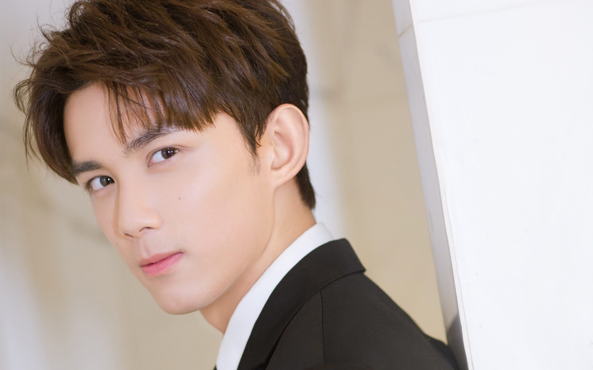 华晨宇不搞"养儿防老"这一套,他给自己买晚年基金.  3.