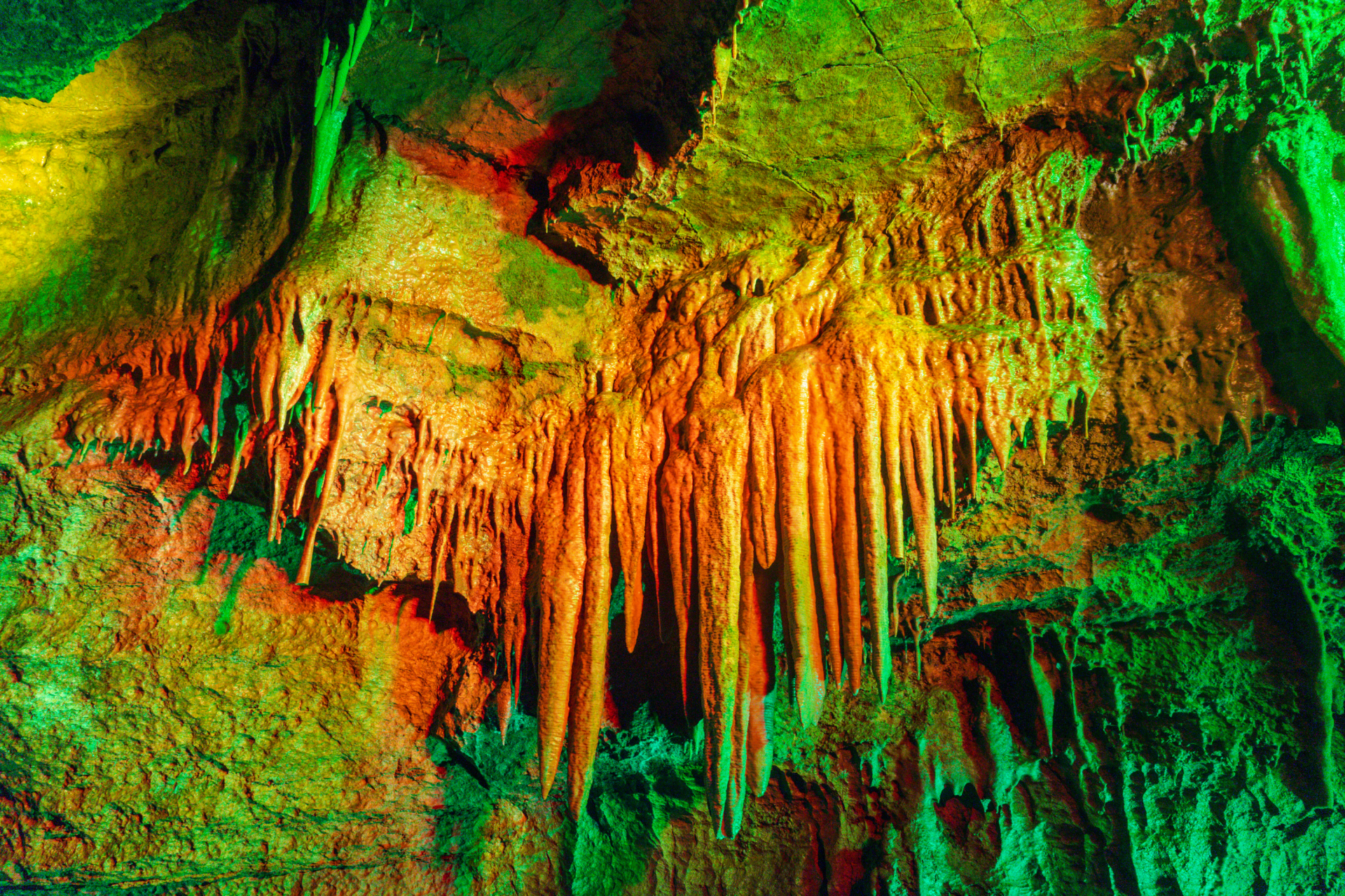 秋沂相逢萤光有约#   ·沂水地下大峡谷 一座风貌奇特的溶洞王国