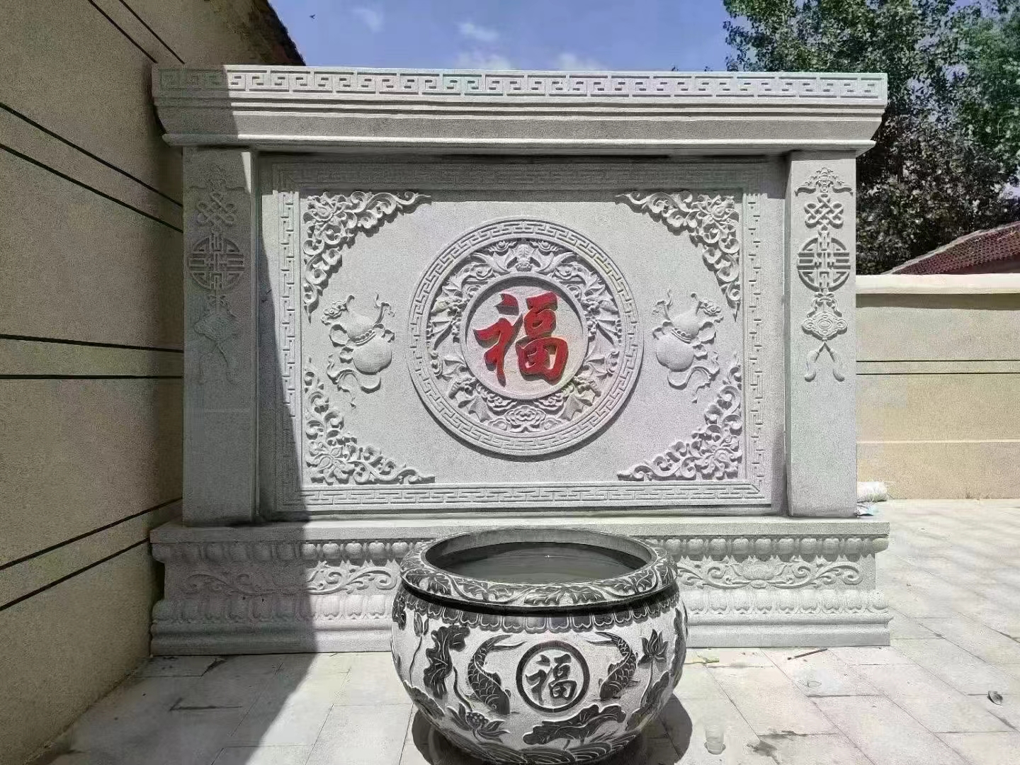 石雕迎壁墙屏风,作为别墅庭院的点睛之笔,其装饰效果与整个空间完美