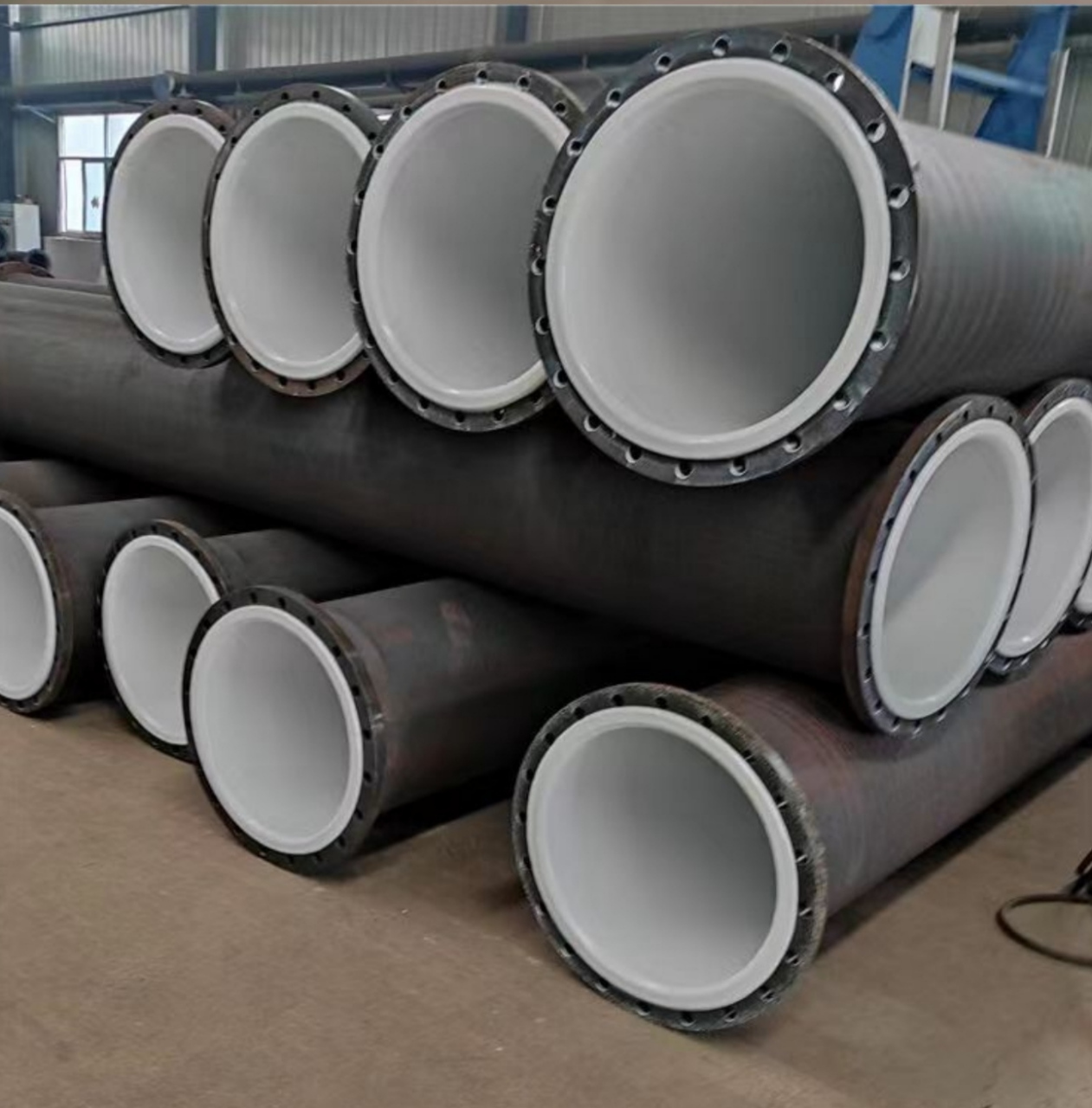 衬四氟管道管件       四氟衬里历经了挤压管(松衬,紧衬),四氟带缠绕