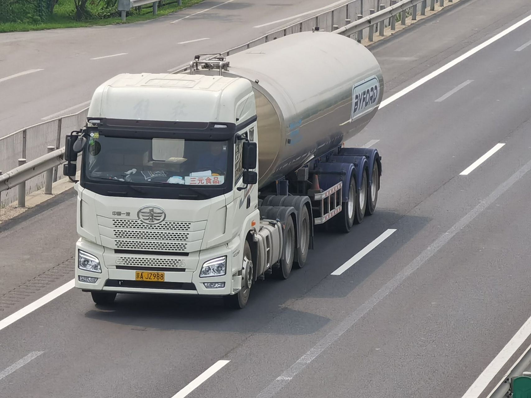 南六环街拍卡车