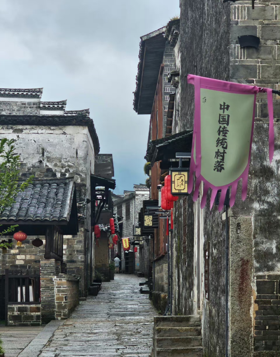 安义古村位于江西南昌的安义县,具有千年的历史,在这里时光凝聚