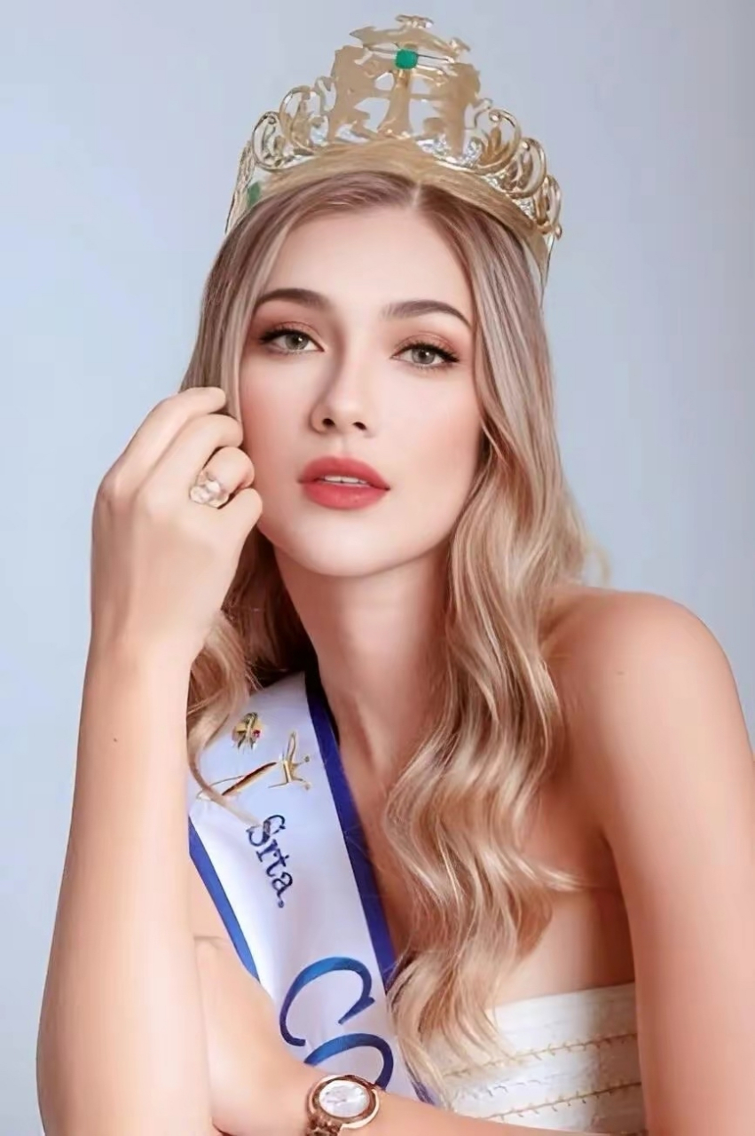 能够提起精神的美女.