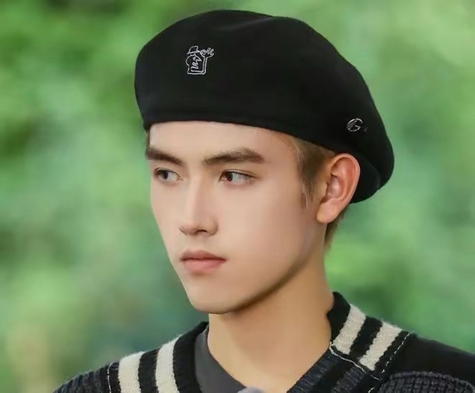 女方说:双方都是单身】  近日,娱记曝出了陈飞宇与女友的恋情,很快上