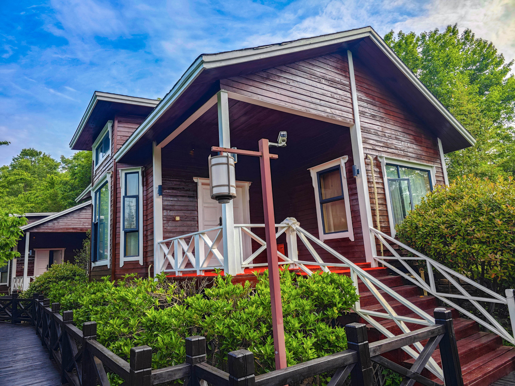 我们在这里襄逢# 到保康九路寨旅行,住宿的话我比较推荐木屋别墅.