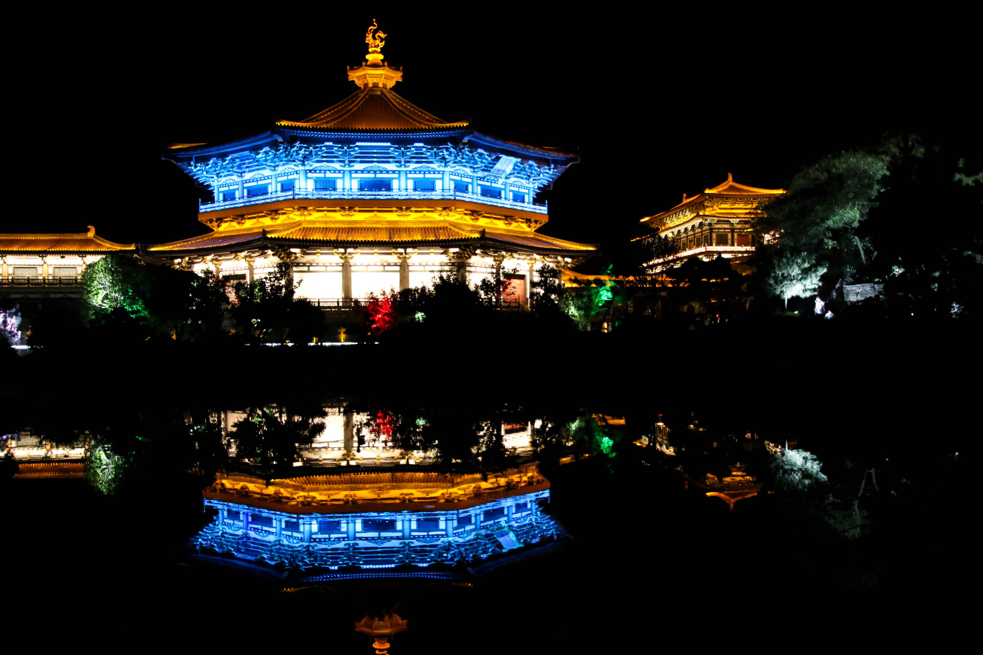 寻盛世梦,夜游唐城 #我们在这里襄逢# 到唐城旅行,有两个不可错过的