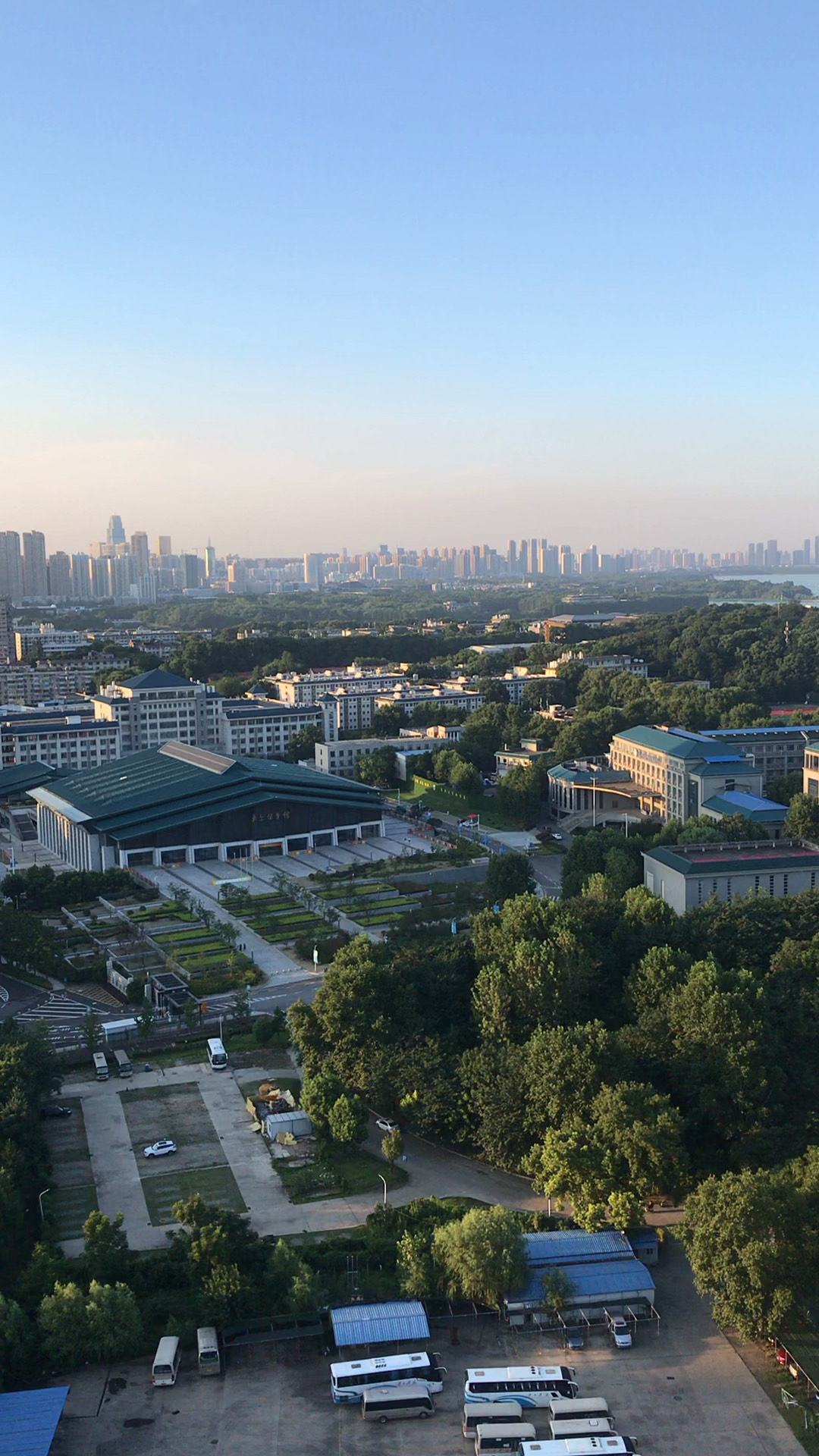 东湖风景,珞珈山威,亚洲第一美《国立武汉大学》号称一校10万师生