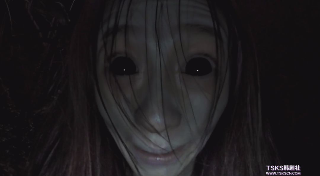 78神秘的暗夜女神:白裙飘飘的少女78  93在黑暗中,她如一道光