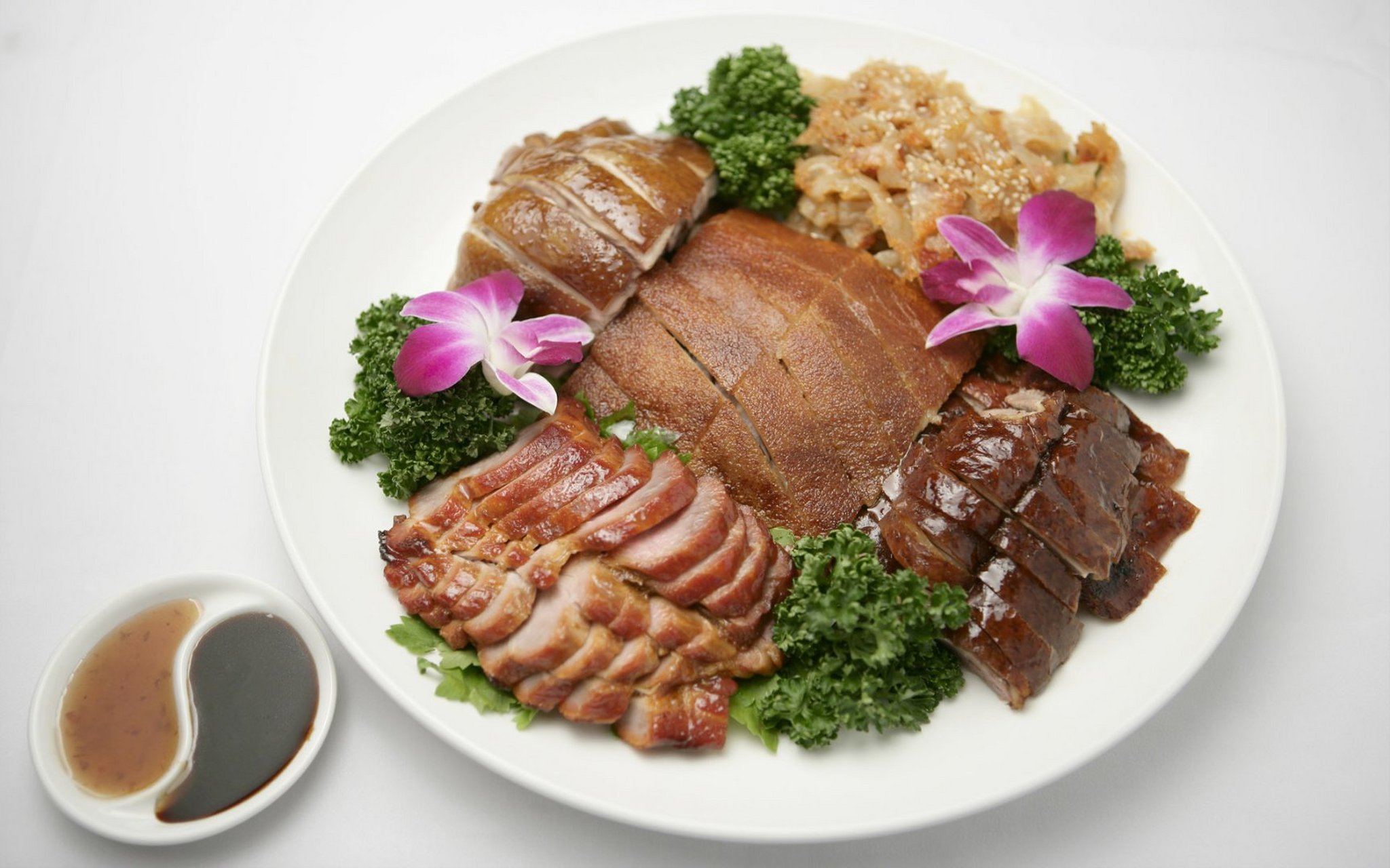 [卤肉拼盘]满满一大盘,全是肉超满足,蘸那个辣酱真的很美味,蘸料很
