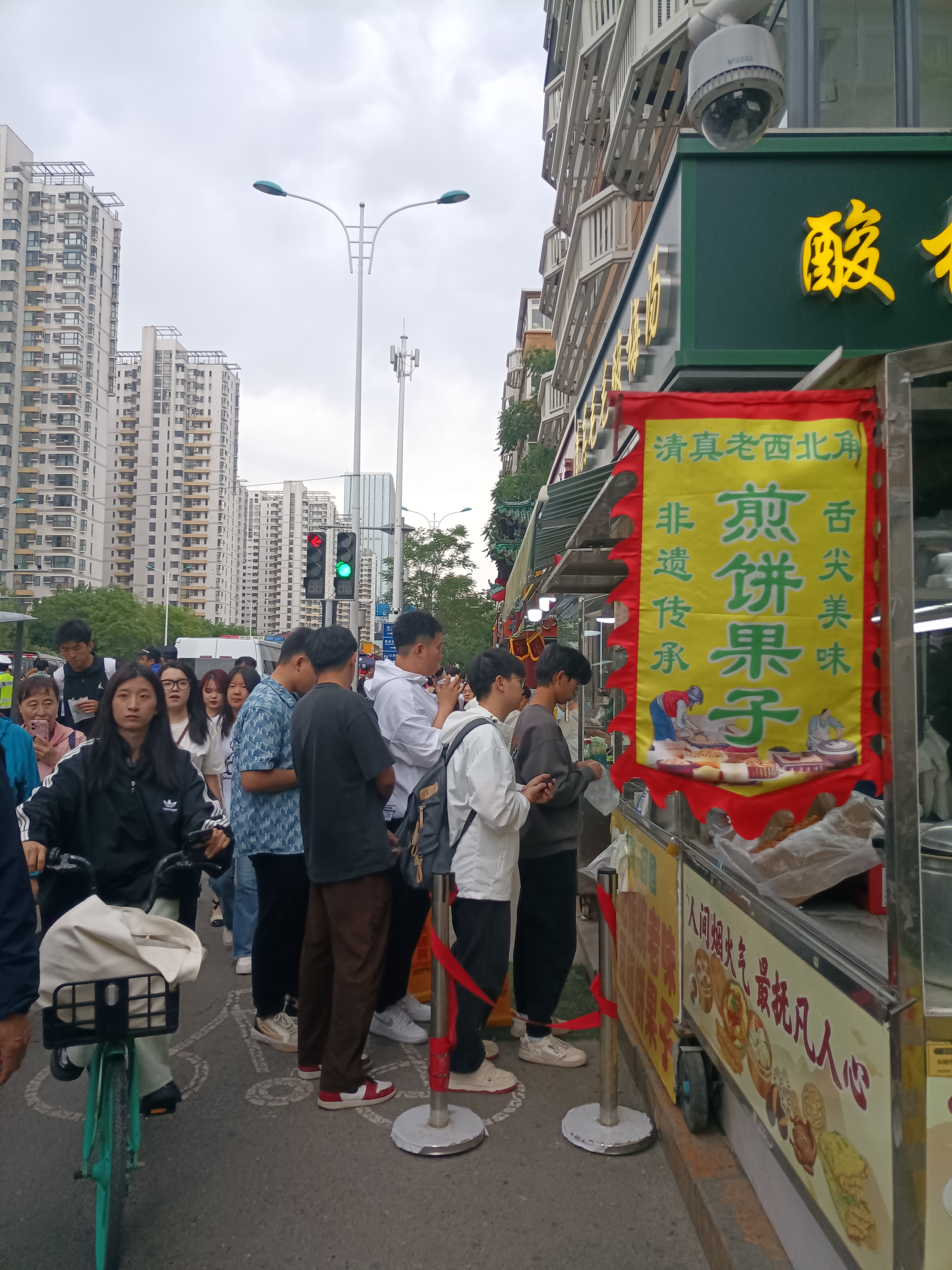 天津煎饼果子摊位图片