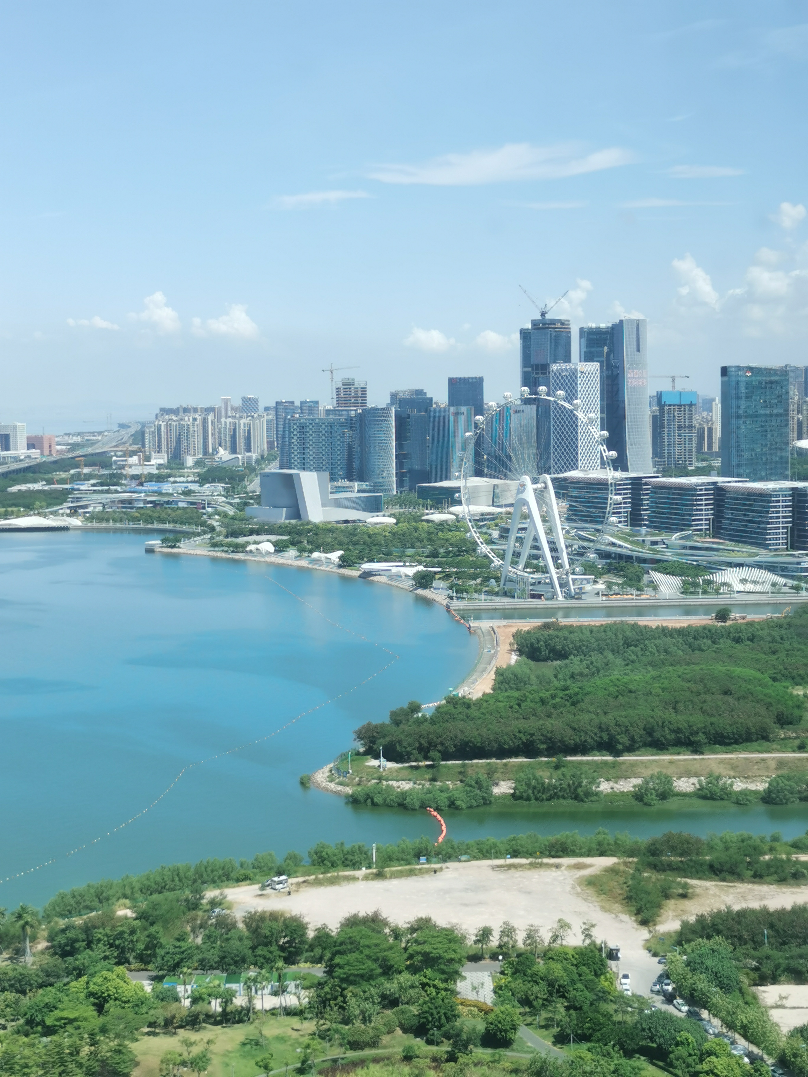 头一回站在这么好的位置鸟瞰前海湾,也遥观了一下腾讯岛,待腾讯岛